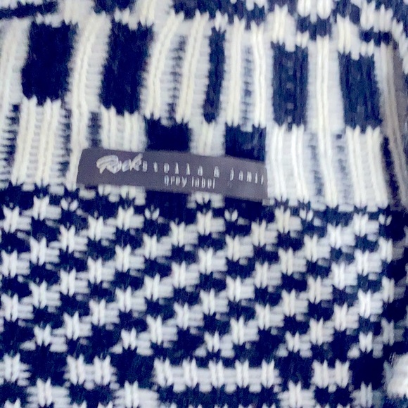 Wrap sweater - Picture 3 of 3